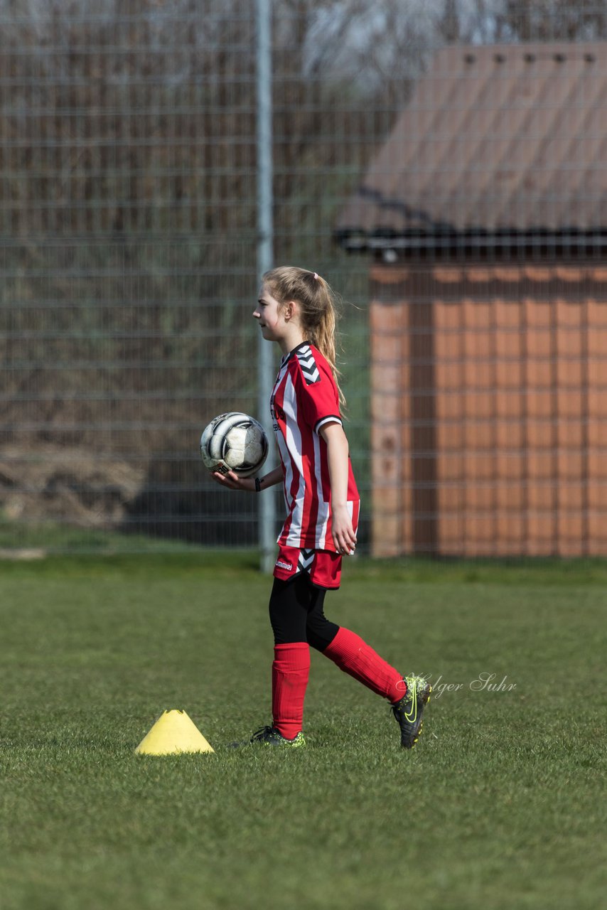 Bild 109 - C-Juniorinnen TSV Zarpen - TuS Tensfeld : Ergebnis: 2:1